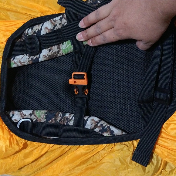 Outdoorwear backpack w/Laptop case and bear wistle - Picture 5 of 5